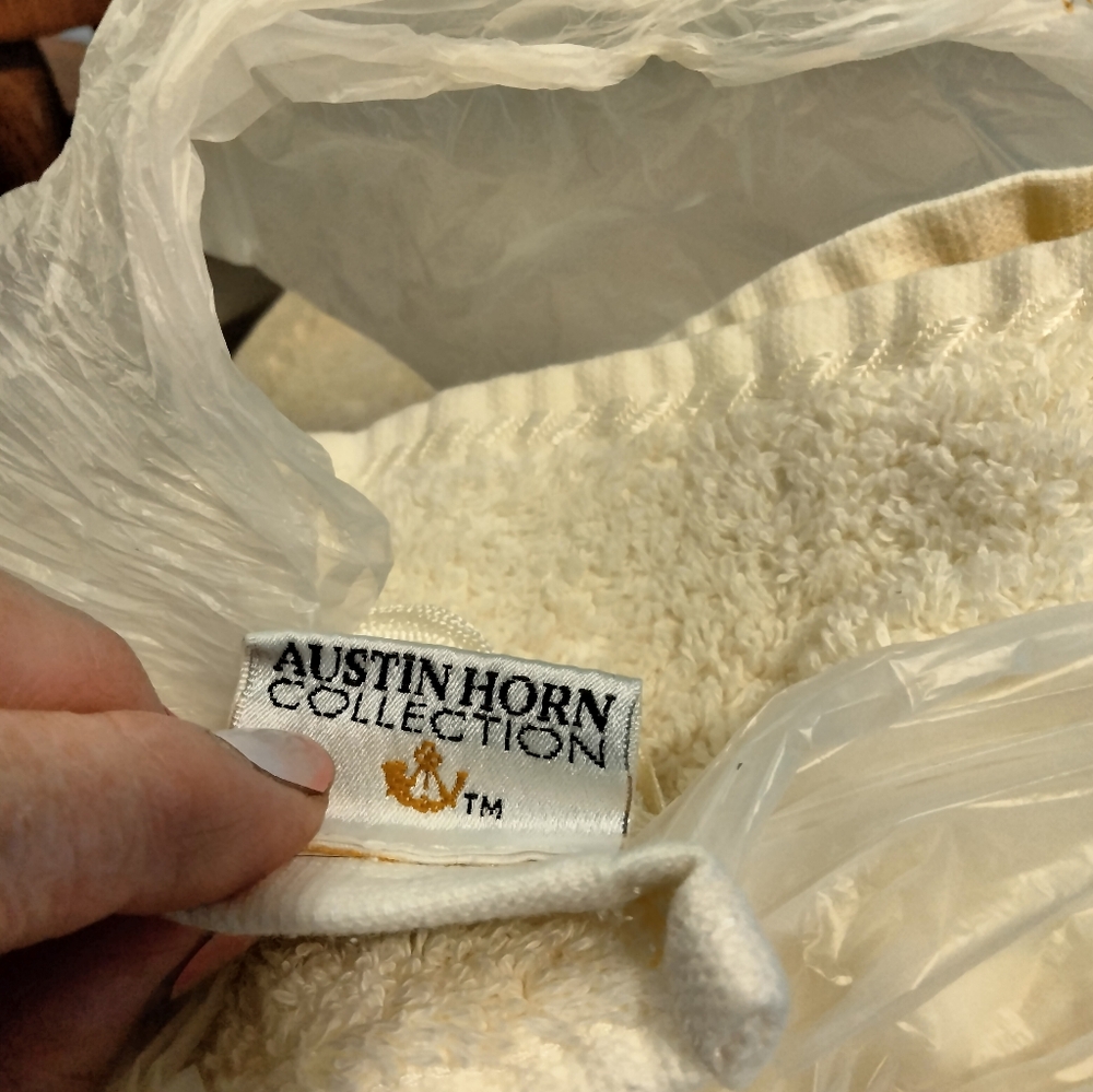 Austin Horn decorative bath set